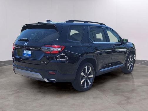 Crystal Black Pearl 2023 Honda Pilot AWD Elite