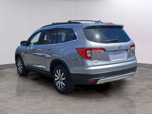 Lunar Silver Metallic 2021 Honda Pilot AWD EX-L