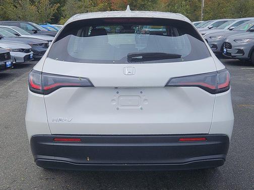 Platinum White Pearl 2024 Honda HR-V LX