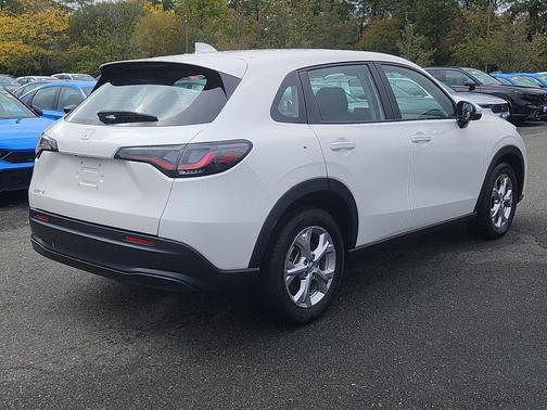 Platinum White Pearl 2024 Honda HR-V LX