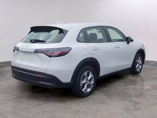 Platinum White Pearl 2024 Honda HR-V LX