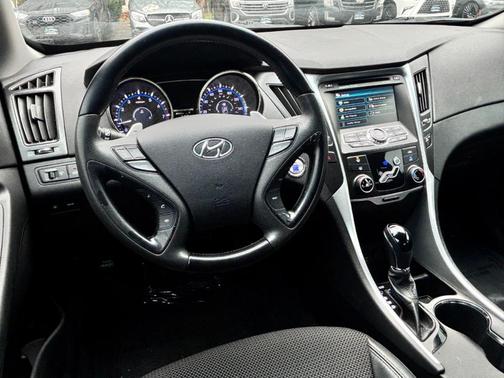 2011 Hyundai SONATA SE