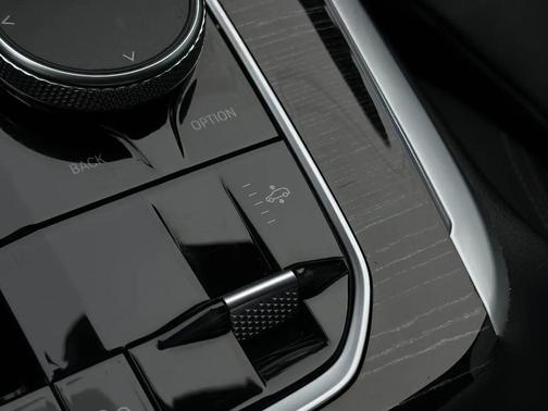 Black Sapphire Metallic 2021 BMW X7 xDrive40i