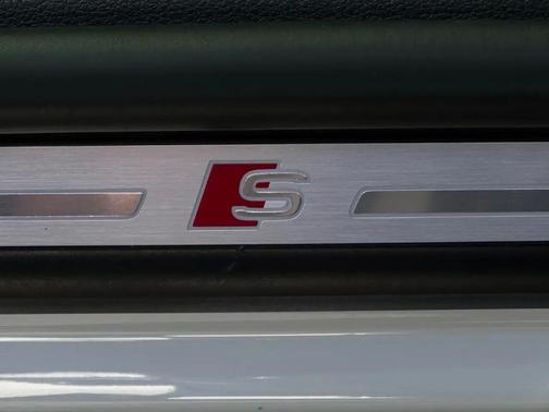 Glacier White Metallic 2022 Audi Q8 55 Premium Plus