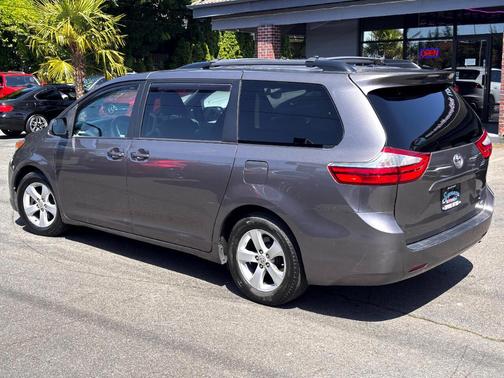 2015 Toyota Sienna LE