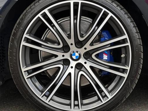 Carbon Black Metallic 2019 BMW 540 540i Sedan
