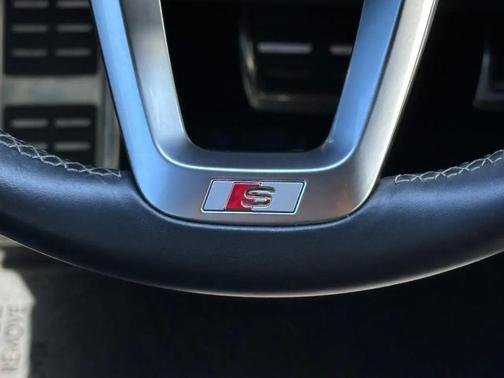 Mythos Black Metallic 2022 Audi SQ5 3.0T Premium Plus