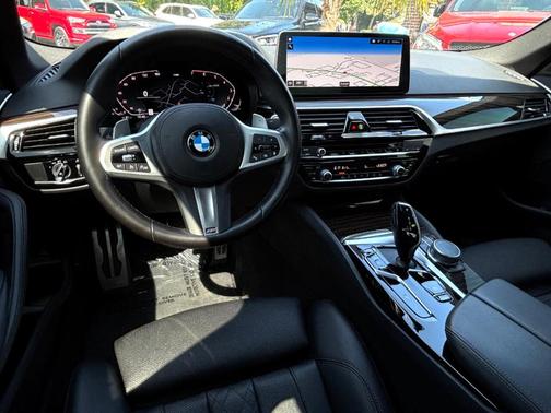 2022 BMW 530 i