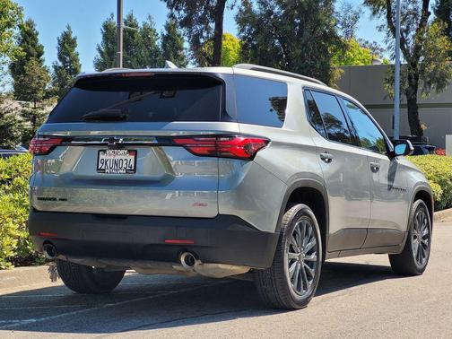 Sterling Gray Metallic 2023 Chevrolet Traverse RS