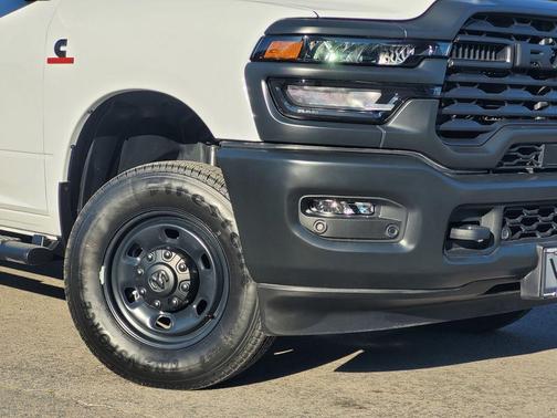 2025 RAM 2500 Tradesman Crew Cab 4x4 6'4' Box