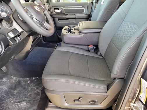 2025 RAM 2500 Big Horn Crew Cab 4x4 6'4' Box