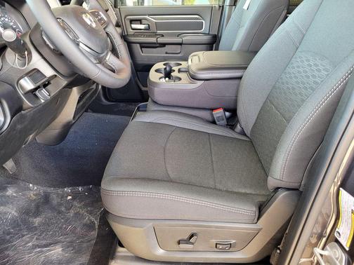 2025 RAM 2500 Big Horn Crew Cab 4x4 6'4' Box