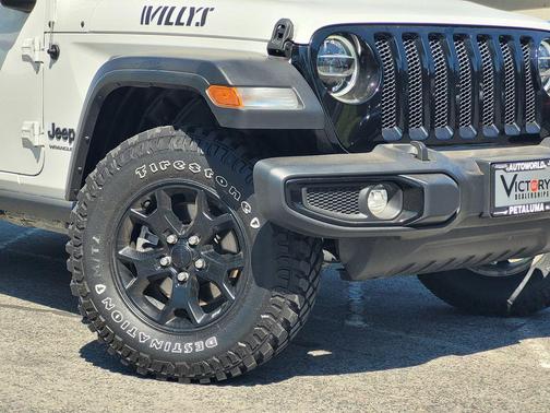 Bright White Clearcoat 2022 Jeep Wrangler Willys