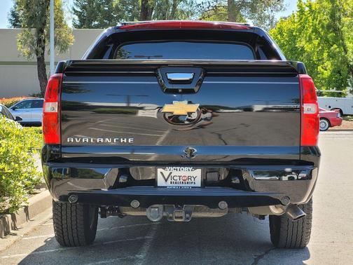 Black 2013 Chevrolet Avalanche LTZ