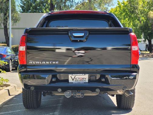 Black 2013 Chevrolet Avalanche LTZ