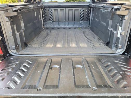 Black 2013 Chevrolet Avalanche LTZ