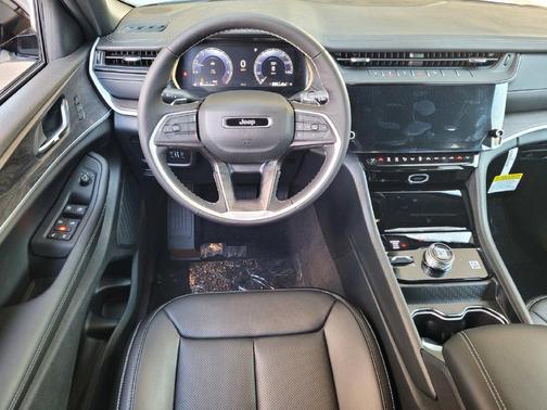 Bright White Clearcoat 2026 Jeep Grand Cherokee Limited