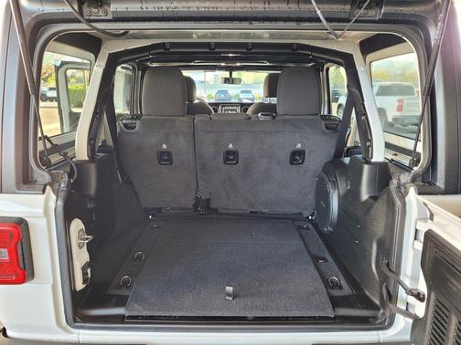 Bright White Clearcoat 2021 Jeep Wrangler Unlimited Sport Altitude