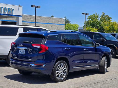 Marine Metallic 2022 GMC Terrain Denali