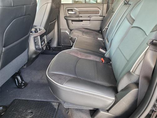 2025 RAM 2500 Laramie Crew Cab 4x4 6'4' Box