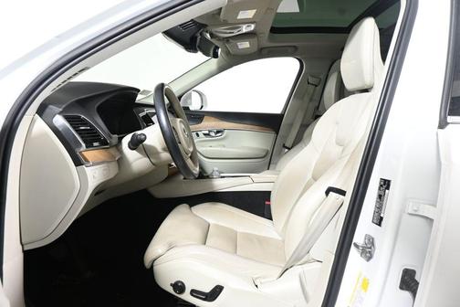 Crystal White Pearl Metallic 2019 Volvo XC90 T6 Inscription