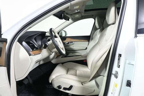 Crystal White Pearl Metallic 2019 Volvo XC90 T6 Inscription