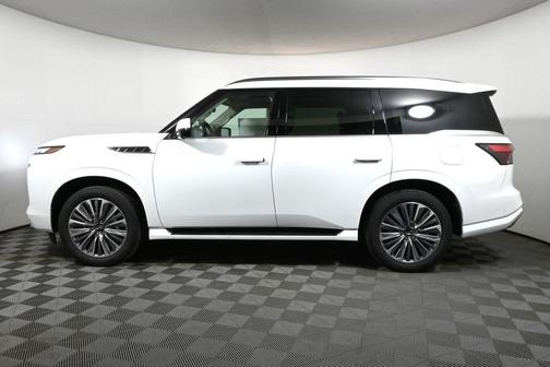 2025 INFINITI QX80 Luxe
