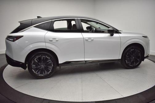 White / Black 2026 Nissan Murano Platinum