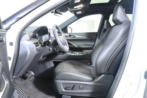 2t Rad Wht 2027 INFINITI QX60 Luxe