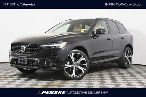 Onyx Black Metallic 2024 Volvo XC60 B5 Ultimate Dark Theme