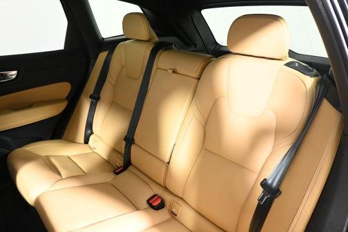 Onyx Black Metallic 2024 Volvo XC60 B5 Ultimate Dark Theme