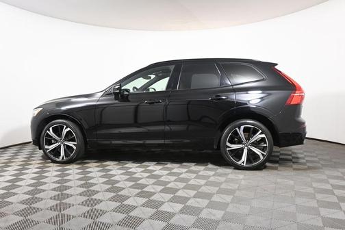 Onyx Black Metallic 2024 Volvo XC60 B5 Ultimate Dark Theme