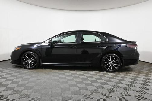 Midnight Black Metallic 2022 Toyota Camry SE