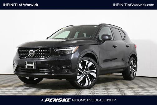 2023 Volvo XC40 B5 Plus Dark Theme