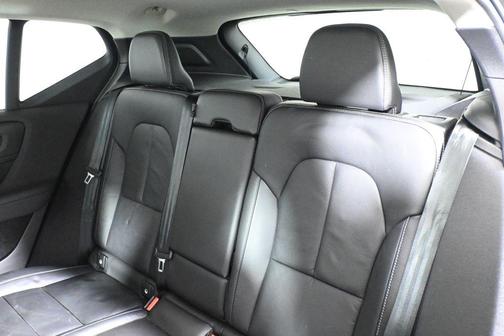 2023 Volvo XC40 B5 Plus Dark Theme