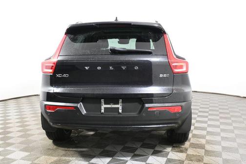 2023 Volvo XC40 B5 Plus Dark Theme