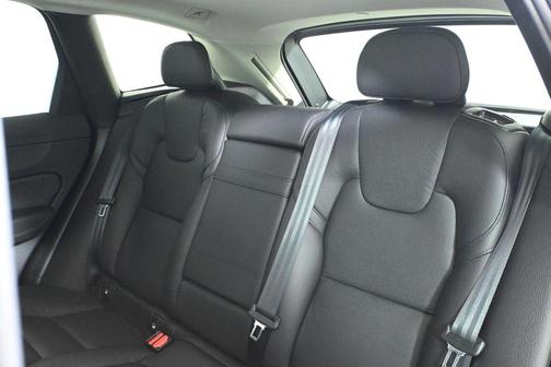 2021 Volvo XC60 T5 Momentum