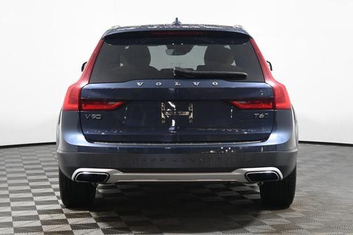 2020 Volvo V90 Cross Country T6