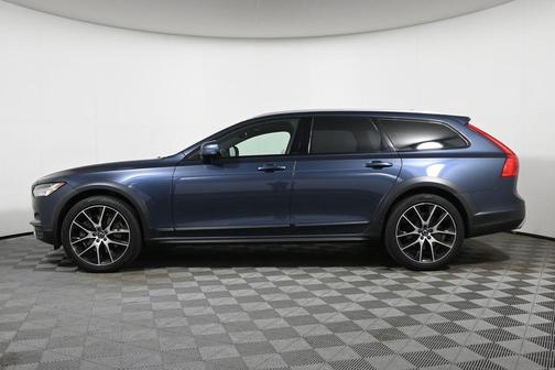 2020 Volvo V90 Cross Country T6