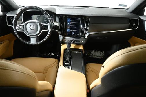 2020 Volvo V90 Cross Country T6