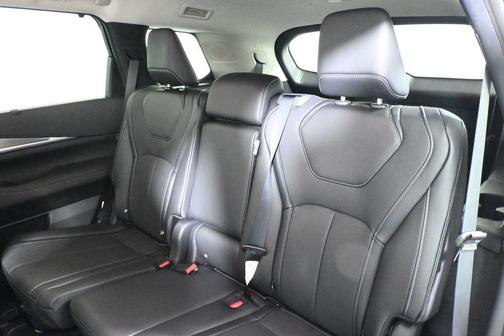 Radiant White 2026 INFINITI QX60 Luxe