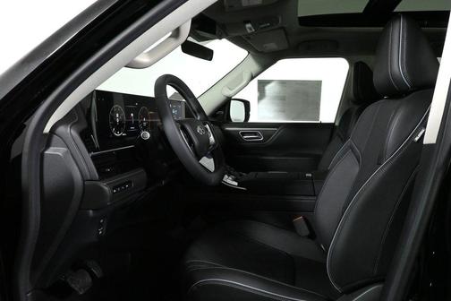 2025 INFINITI QX80 Luxe