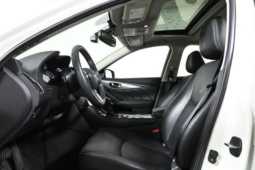 2023 INFINITI Q50 LUXE