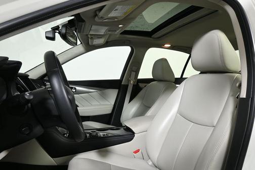 2022 INFINITI Q50 LUXE