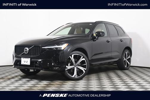 Onyx Black Metallic 2024 Volvo XC60 B5 Ultimate Dark Theme