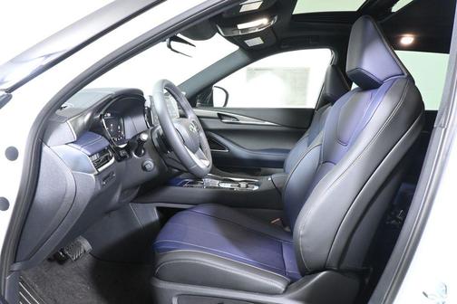 White / Black 2027 INFINITI QX60