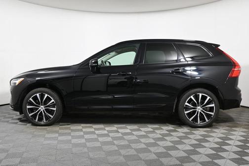 2023 Volvo XC60 B5 Plus Dark Theme