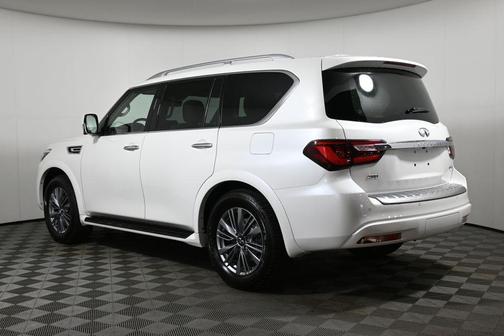 2022 INFINITI QX80 Luxe