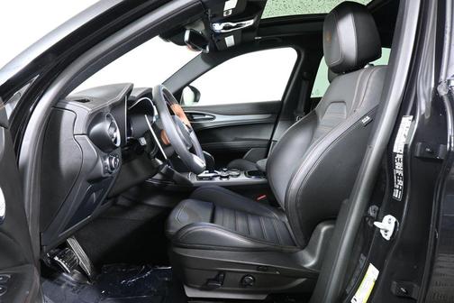 2025 Alfa Romeo Stelvio Intensa