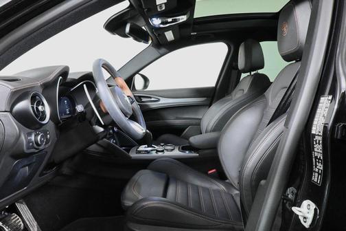 2025 Alfa Romeo Stelvio Intensa